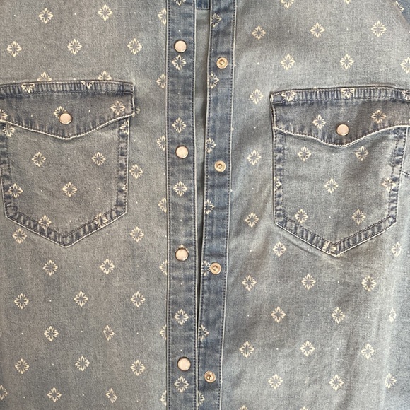 - Women’s small Jean button down shirt - Picture 5 of 5